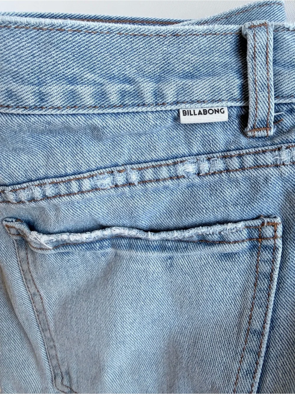 Billabong Distressed Denim Cutoff Shorts 26 Light Wash Cheeky 100% Cotton
